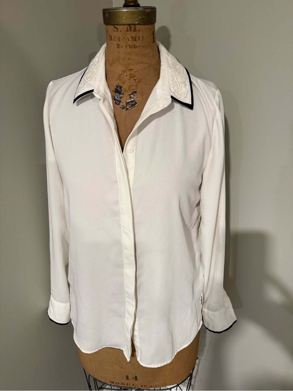 H&M Classic White Long-Sleeve Button Front Women's Top